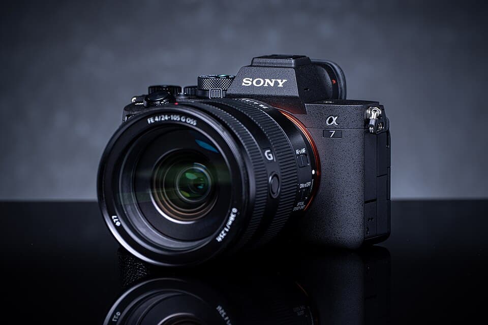 Sony A7 IV + 24-70mm